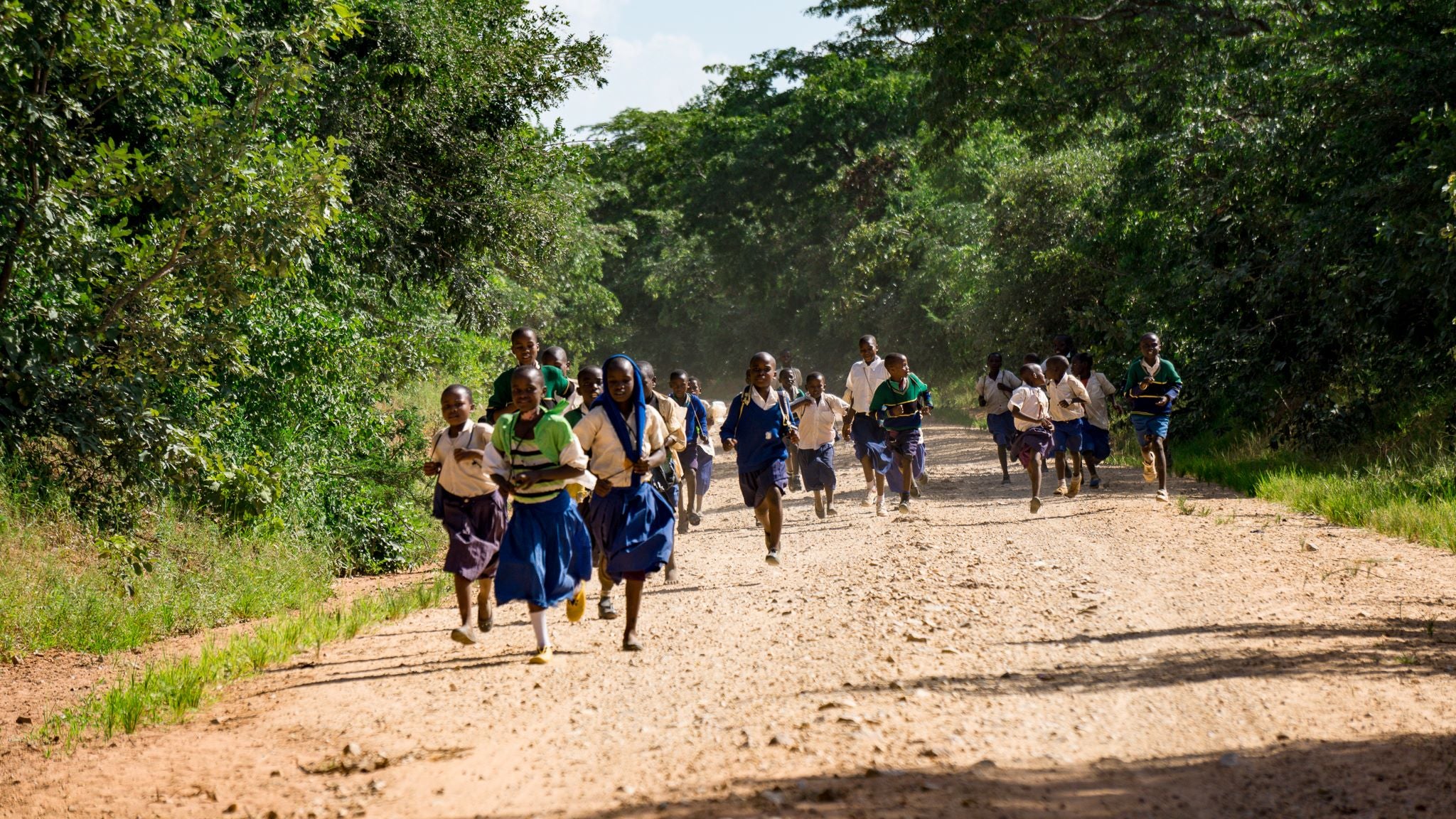 Kids running on a dirt road in Africa Samuel Roy - Arkel's Ambassador