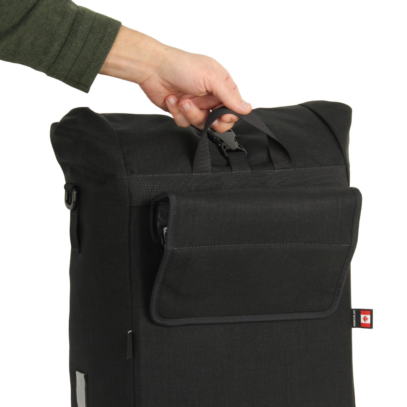 Here you see a practical carry handle that can be used to carry the Signature V waterproof urban laptop pannier  